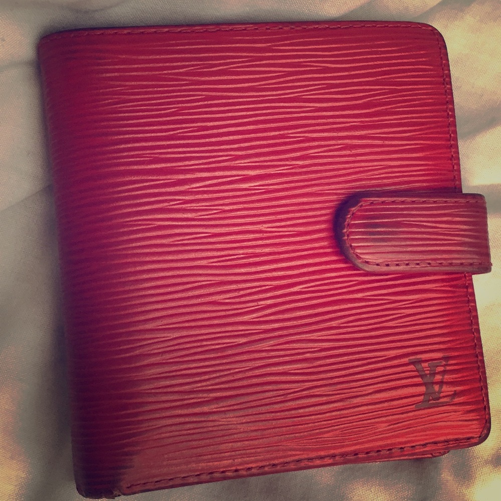 ✨Louis Vuitton Red Epi Leather Wallet✨